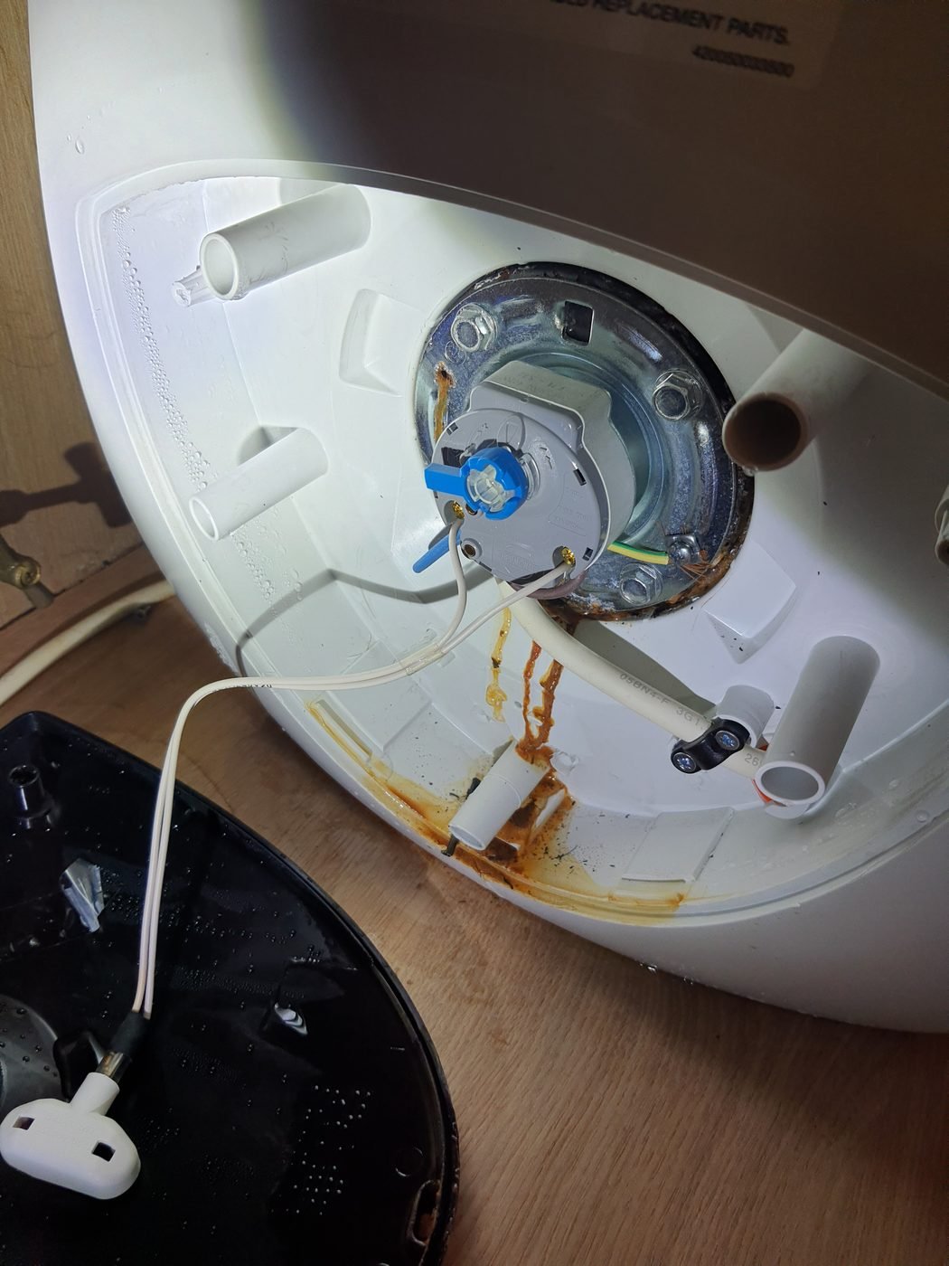 Leaking hot water cylinder with rust staining